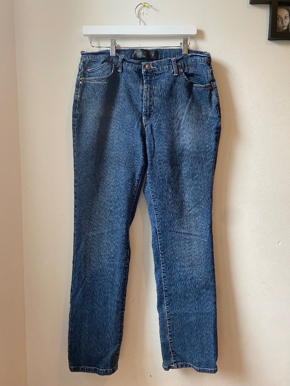 Straight leg mid rise jeans